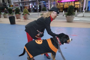 Oscar The Grouch Dog Meets A Broadway Actress in Times Square